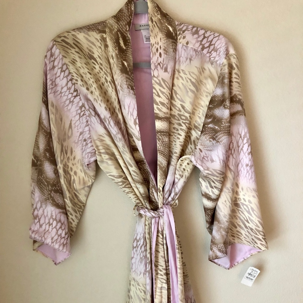Gorgeous kimono by Natori 🛍🛍
